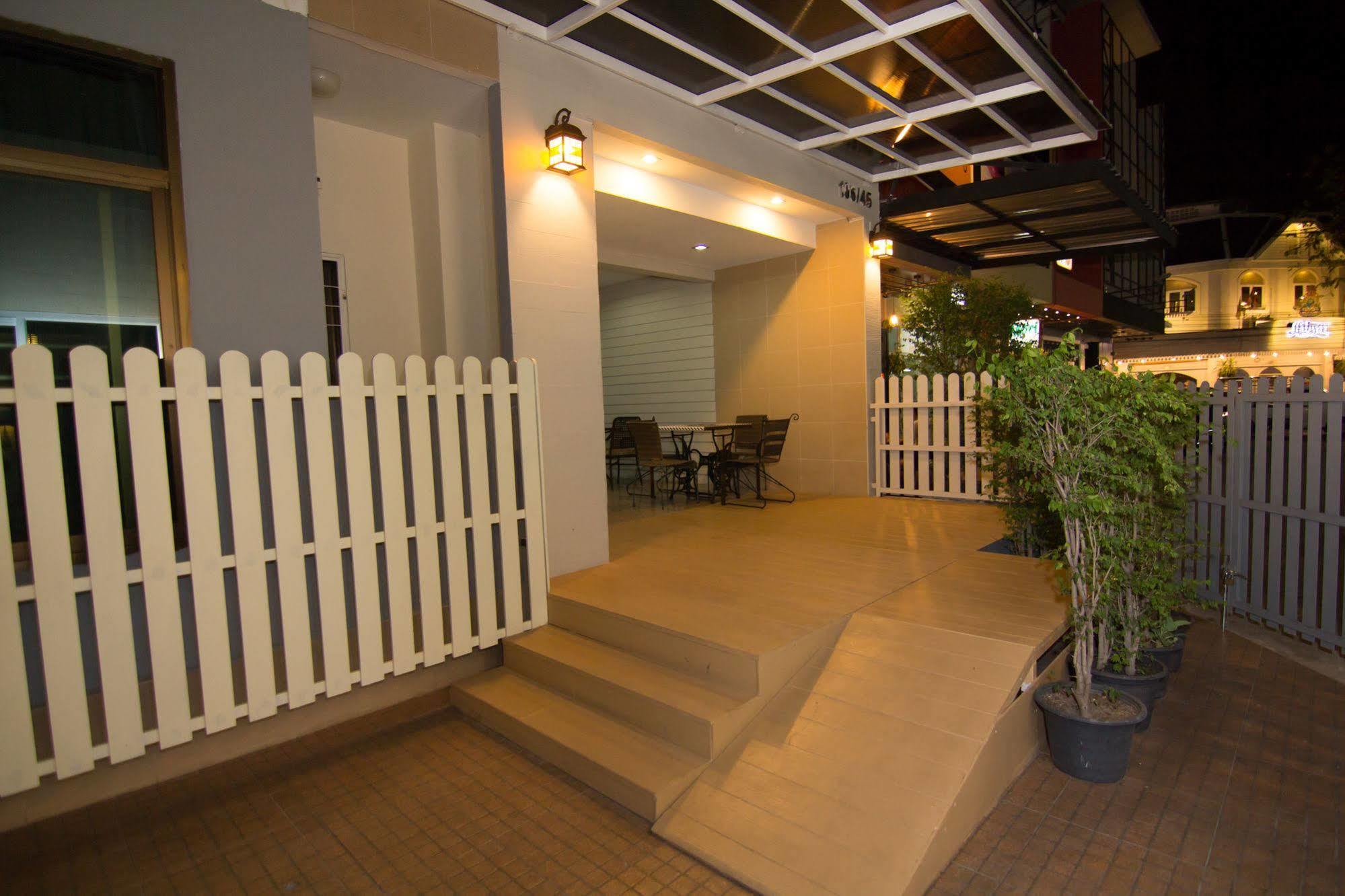 Prajaktra City Hostel Udon Thani Exterior photo
