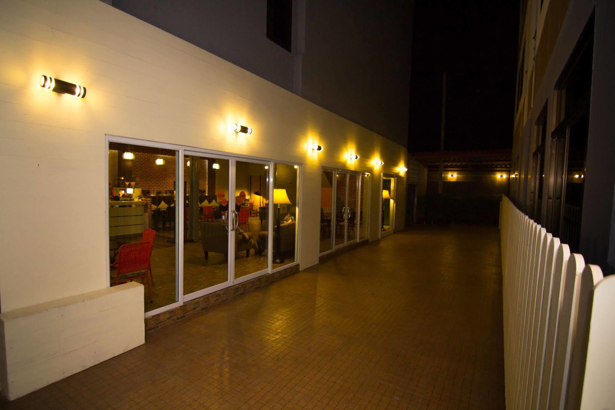 Prajaktra City Hostel Udon Thani Exterior photo