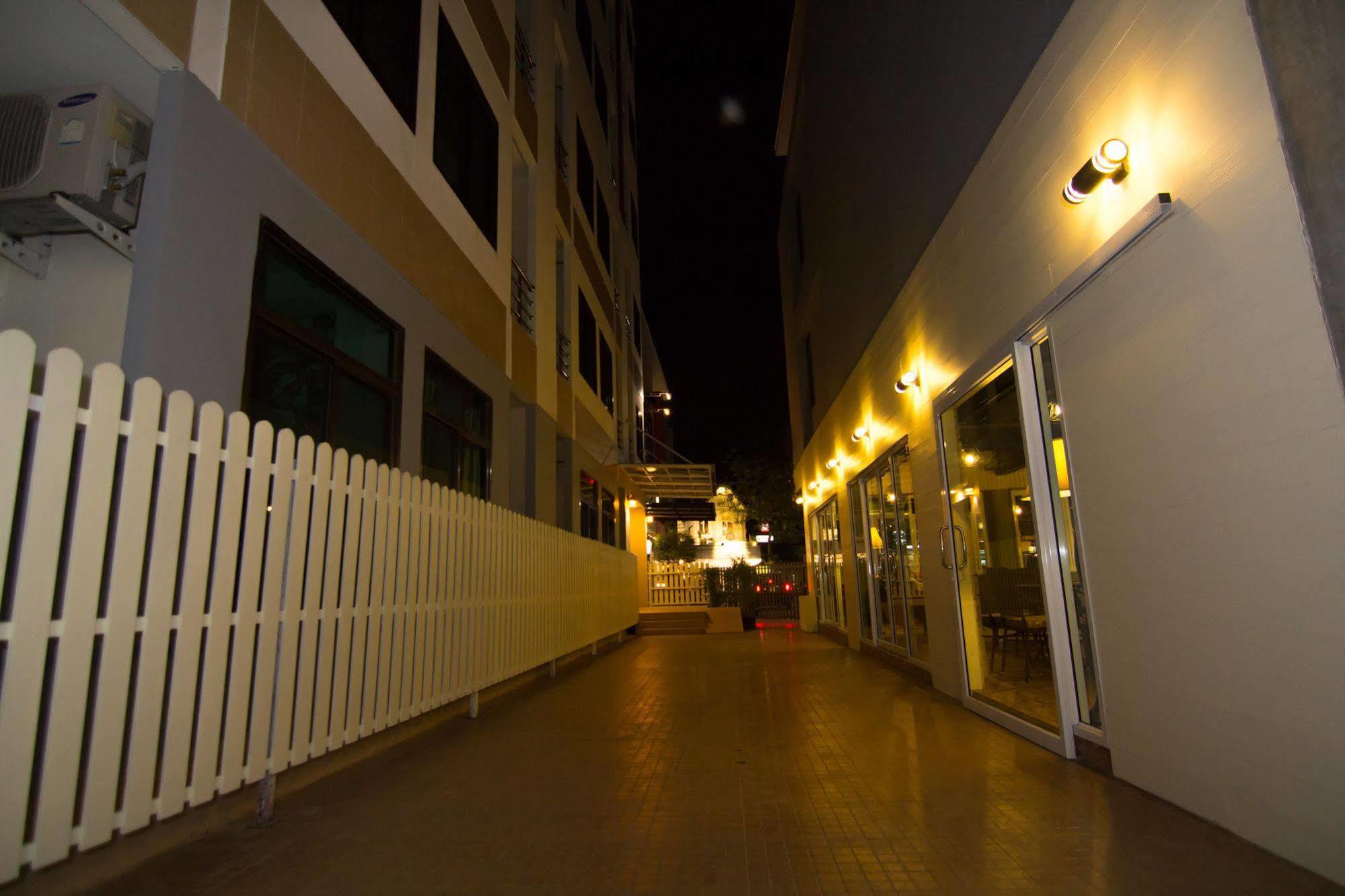Prajaktra City Hostel Udon Thani Exterior photo