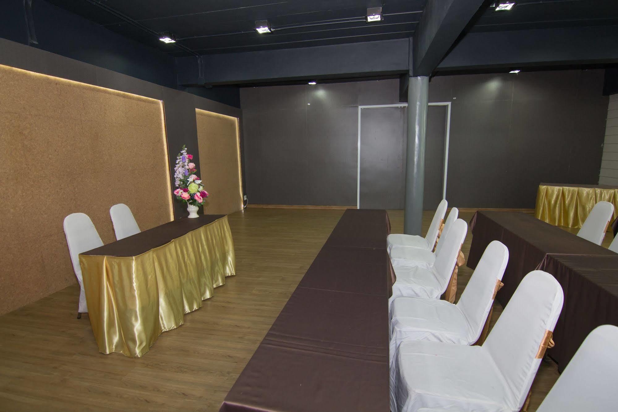 Prajaktra City Hostel Udon Thani Exterior photo