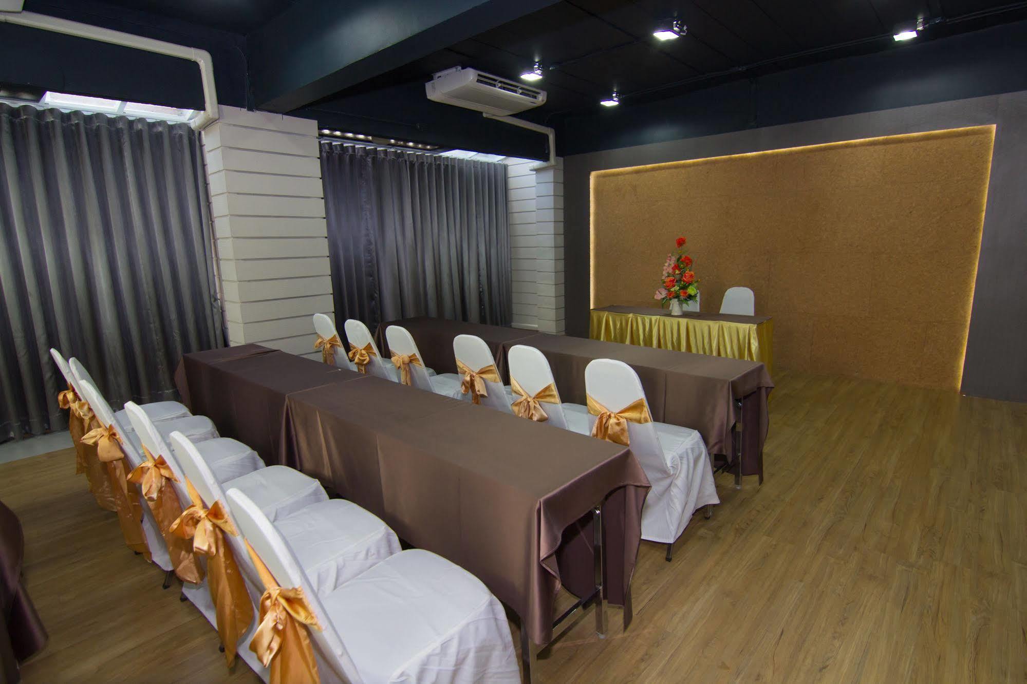 Prajaktra City Hostel Udon Thani Exterior photo